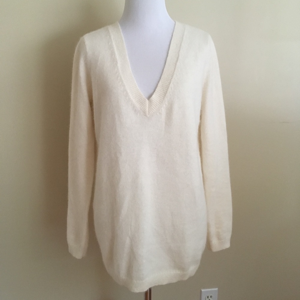 Lands End Canvas Women’s V Neck Angora Sweater